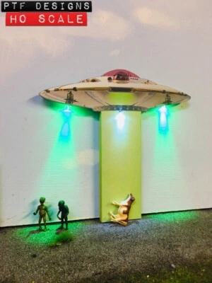 HO Scale UFO ALIEN FLYING SAUCER  Scratch Built Flat-Front Background - Walthers - Image 1 of 4