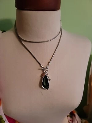 Collar de palanca con dije largo chapado en plata de peltre gris estilo uno de 50 Foto 1 de 4