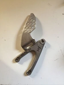 2004-2006 Yamaha Yzf R1 Front Left Foot Peg Bracket - Picture 1 of 3