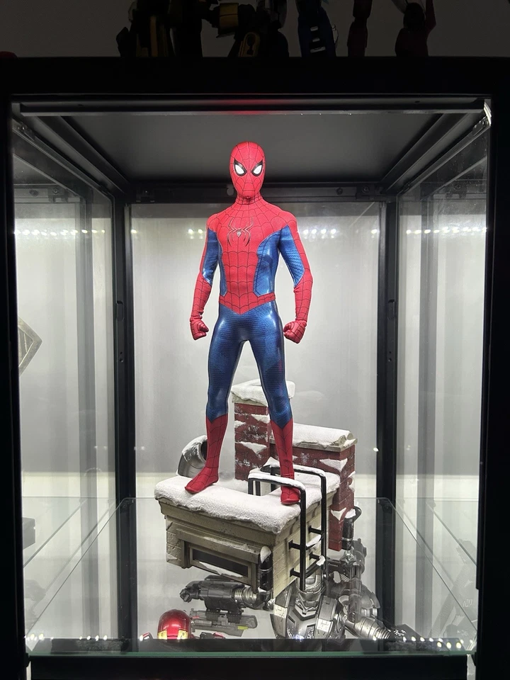 Hot Toys MMS679 Spider-Man New Red and Blue Suit Deluxe No Way Home 1/6 - Image 1 of 1