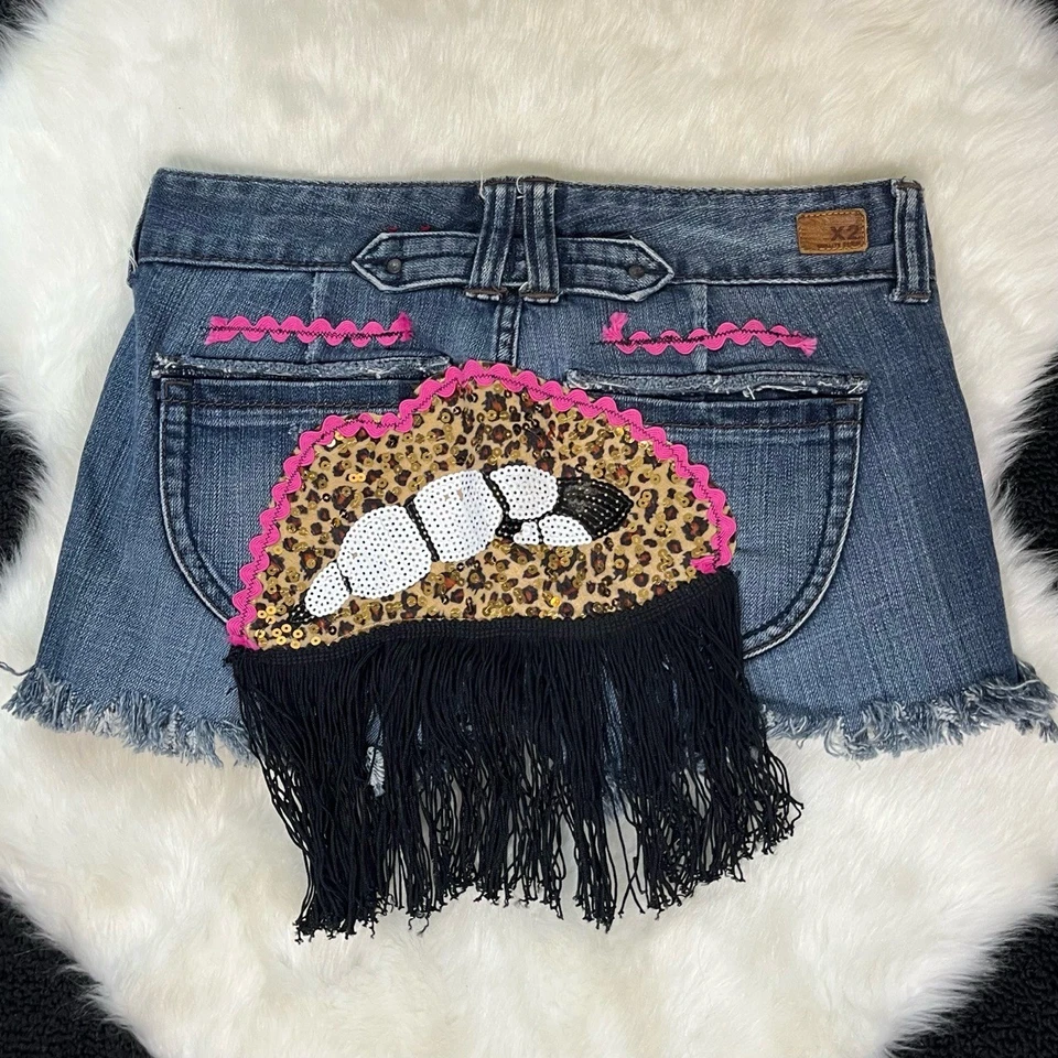 Pantalones Cortos Vintage X2 Y2K Tiro Bajo Micro Mini Leopardo Parche Flecos Denim Borde Rosa Foto 1 de 4
