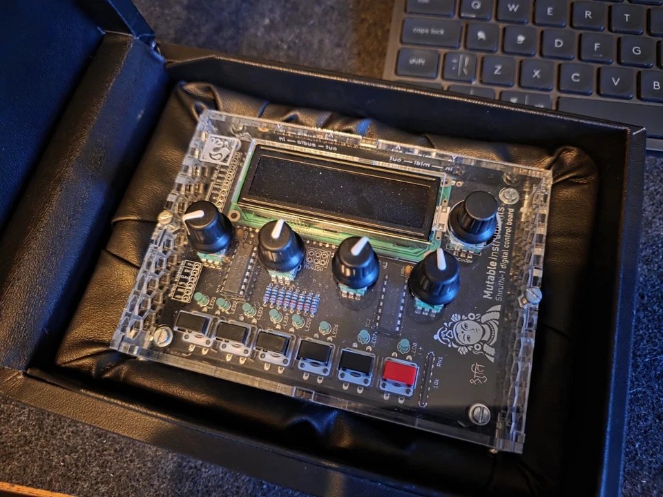 Mutable Instruments Shruthi Desktop Synthesizer (SMR4 MkII filter) MINT - Image 1 of 4