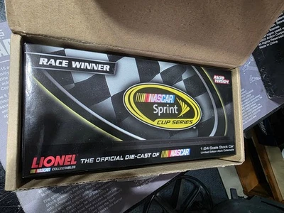 RARO Acción Lionel 2012 Matt Kenseth Rosa Versión Carrera GANA 1/24 Foto 1 de 4