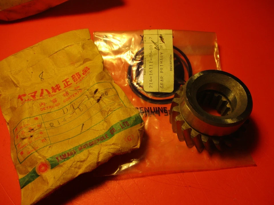 NOS NEW ORIGINAL YAMAHA DT1 DT1MX RT1 RT2 RT3 PRIMARY DRIVE GEAR 214-16111-00 - Imagem 1 de 1