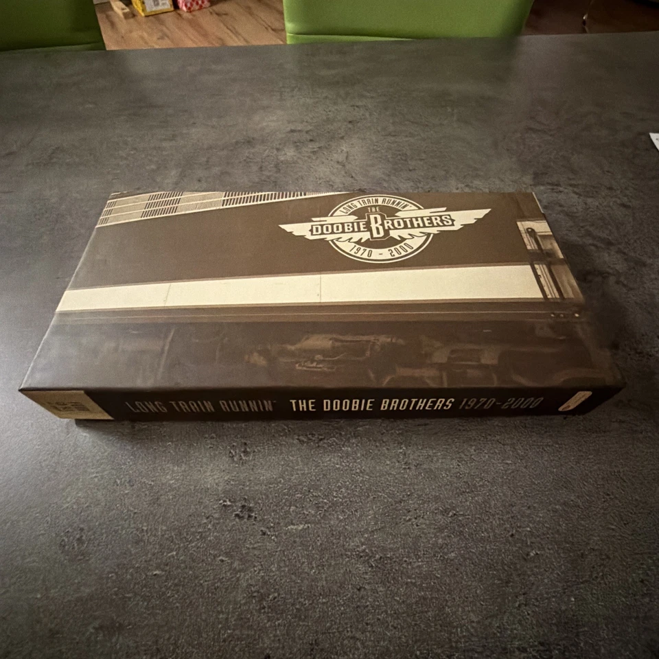 THE DOOBIE BROTHERS 1970-2000 - Long Train Runnin (4 CD Box Set +  Booklet) - Bild 1 von 3