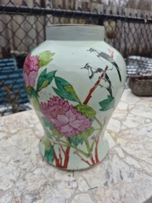 Фамильная розовая фарфоровая ваза с птицами - Изображение 1 из 4