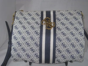 Guess Umhängetasche mit Logo - Signaturstoff mit Streifen - 11x9" - Bild 1 von 8