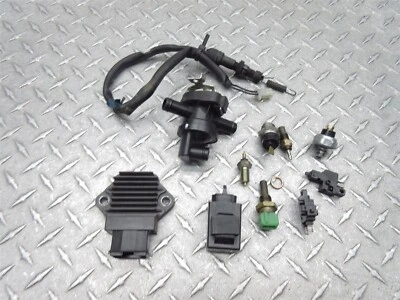 Honda VTR1000F 2003 01-05 Super Hawk OEM Regulador Relés Sensores Válvula de Aire Lote Foto 1 de 4