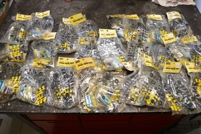 Biete Academy Stoßdämpfer Konvolut / Mirage 4x4 / 25 Stück ***Neu in OVP*** - Bild 1 von 2