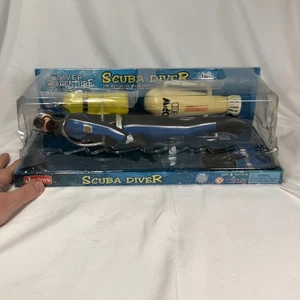 Jactoys Scuba Diver Doll Action Figure Tuta Blu Vintage 2005 Batt Powered Nuovo con scatola! - Foto 1 di 10