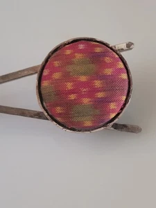 Striking Sterling Lapel Pin, Oversized, With An African Themed Material No Marks - Picture 1 of 8