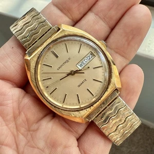 Vintage Montique Quartz Swiss Made Watch Gold Tone Day Date Stretch Band - Picture 1 of 8