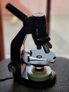 Microscopio vintage Bausch & Lomb 40x 10x 5x con luces - Imagen 1 de 3