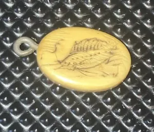 Vintage Hand Carved Oval Pendant Scrimshaw Fish Very Small - Picture 1 of 3
