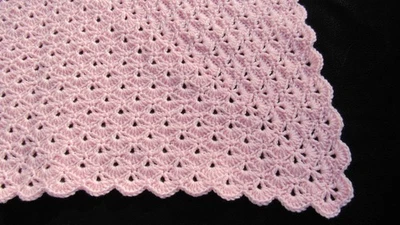 Ganchillo Hecho a Mano Nuevo Hermoso Conchas Rosa Sólido Recién Nacido Bebé Niña Afgano Foto 1 de 4