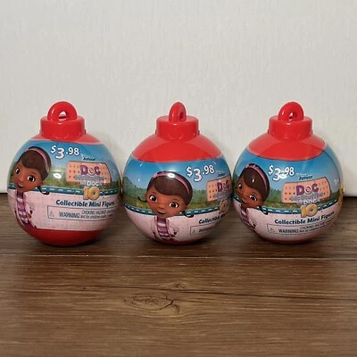 3 cápsulas minifiguras navideñas Disney Doc McStuffins, juguetes para niños para edades de 3+ Foto 1 de 3