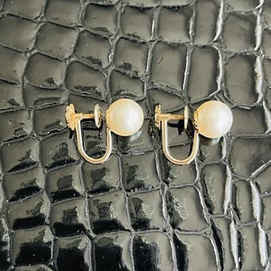 14k Yellow Gold Natural 8mm Pearl Earrings - Picture 1 of 10