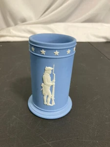 Wedgwood Collector’s Society Jasperware Lavender Blue Patriot 4" Spill Vase - Picture 1 of 6