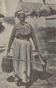 CP Repro 413 En Beauce Porteuse d'eau  - Picture 1 of 2