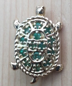Very Cute 0.42ctw Genuine Emerald 18k Gold Over .925 Sterling Silver Turtle Pin - Picture 1 of 5