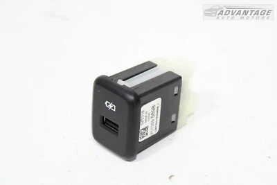 2018-19 雪佛兰 CRUZE LT 中心控制台后 USB 充电器端口电源插座 原始设备制造商 — 第 1/4 张图片