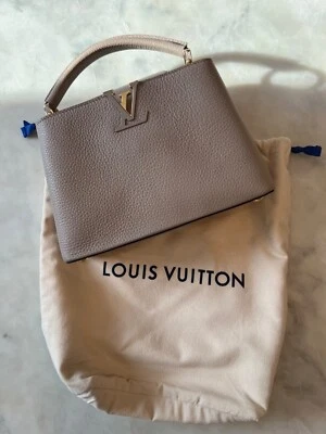 NEUF SAC A MAIN LOUIS VUITTON CAPUCINES BB GALET  - Photo 1/4
