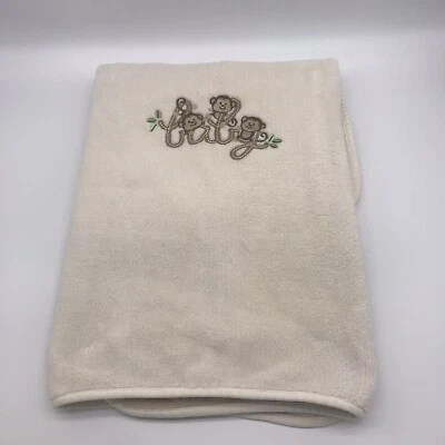 Manta bebé Just Born Three Monkey Lovey Monkeys crema marfil felpa marrón tostado Foto 1 de 4