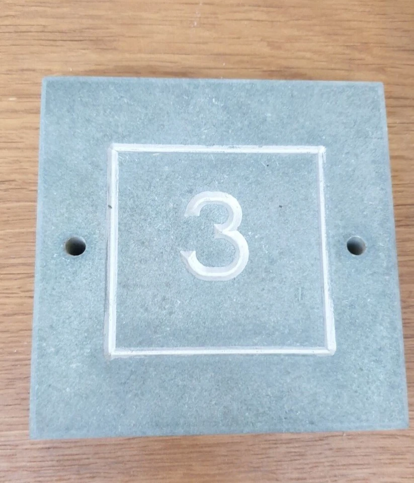 Slate house number 3 - Image 1 of 1