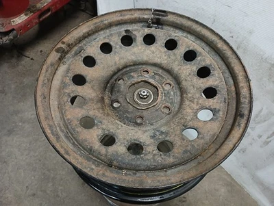 Llanta 17x7-1/2 de GMC Yukon XL 1500 2016 12283579 Foto 1 de 4