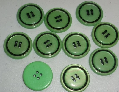 Lote de 11 botones decorativos multicolores VERDES 4 agujeros 1 y 1/8 pulgadas NUEVO Foto 1 de 2