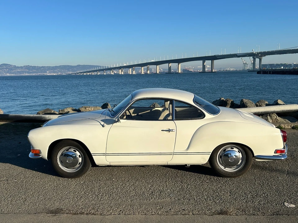 Volkswagen Karmann Ghia 1970  Foto 1 de 4