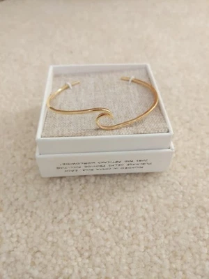 НОВЫЙ! БРАСЛЕТ Pura Vida — манжета с золотой волной - Изображение 1 из 4