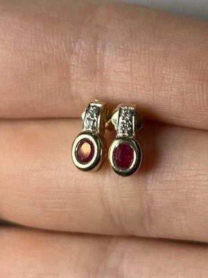 Brincos e rubis e diamantes naturais de ouro amarelo 14K - Imagem 1 de 4