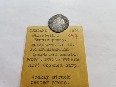 C47 Irlanda Isabel I 1601 bronce martillado 1 centavo centro golpe débil Foto 1 de 2