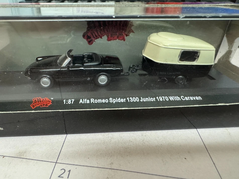 MALIBU INTERNATIONAL ALFA ROMEO SPIDER 1300 JUNIOR 1970 W/CARAVAN 1:87  - Image 1 of 4