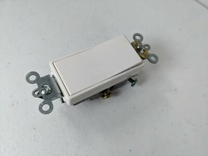 Leviton 5621-2W White Single Pole Decora Plus Switch 20 Amp 120/277 - New - Picture 1 of 5