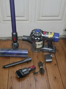 Genuine DYSON Cyclone V7 Animal Handheld Cordless Excellent Working - Picture 1 of 4