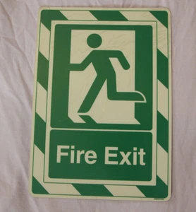 FEUERAUSGANG Mann links - Neu 350x250mm 1mm Kunststoff GLOW IN THE DARK Schild - Bild 1 von 2