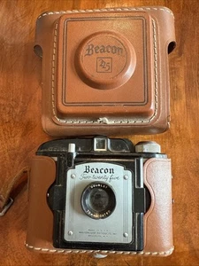 Macchina fotografica vintage Beacon Two Twenty Five 225 - pellicola 620 - anni '50 Art Deco USA con custodia - Foto 1 di 6