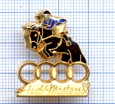 Pin's ARTHUS BERTRAND AUDI Masters 88 cheval équitation horse concours hippique - Photo 1/2