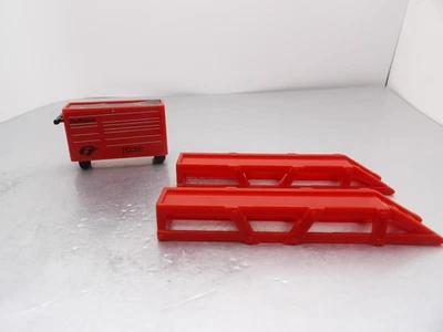 BAÚ DE FERRAMENTAS E RAMPAS 2007 RC2 MARCAS JL ACELERADOR COMPLETO HARDCORE POTÊNCIA 1:64 - Imagem 1 de 4