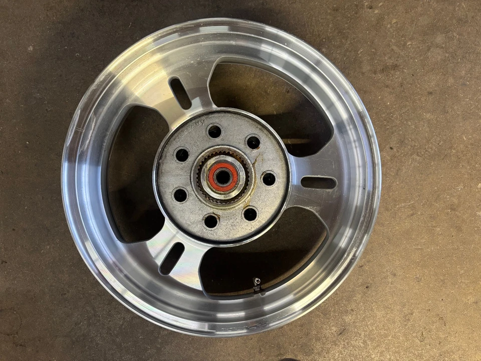 Llanta trasera recta 17" Kawasaki Meanstreak Vulcan VN1500 1500 2002 2003 OEM Foto 1 de 4