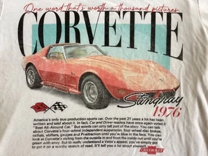 Camiseta para mujer Corvette Stingray 1976 Chevrolet GM retro gráfica pequeña - Imagen 1 de 7