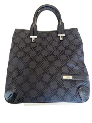 Bolso de Mano Tumi Sinclair Nina Commuter Negro|Bolso. Tapa abierta. Nylon recubierto. Borde de cuero Foto 1 de 4