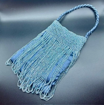 Bolso de noche francés años 20 con cuentas azules, cuentas de cristal azul iridiscente Foto 1 de 4