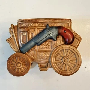 Wells Fargo Postkutsche Pflanzgefäß Lefton Japan Aufkleber Derringer Wilder Westen Dekor  - Bild 1 von 6