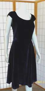 VINTAGE CLASSIC NAVY BLUE RAYON VELVET DRESS w/Princess Seams - Picture 1 of 6