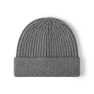 Versátil gorro gris oscuro - Elegante gorra tejida que calienta las orejas para clima frío - Imagen 1 de 4