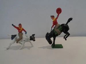 VINTAGE CRESCENT DIECAST/LEAD COWBOYS ON HORSE AND STEER. NICE COLORS.!!! - Picture 1 of 9