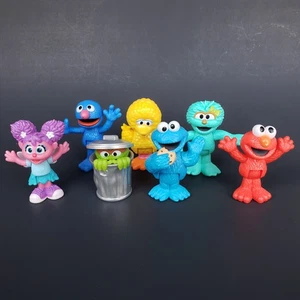 Menge 7 Just Play Sesamstraße bewegliche Figuren Oscar Elmo Oscar Rosita Abby  - Bild 1 von 3
